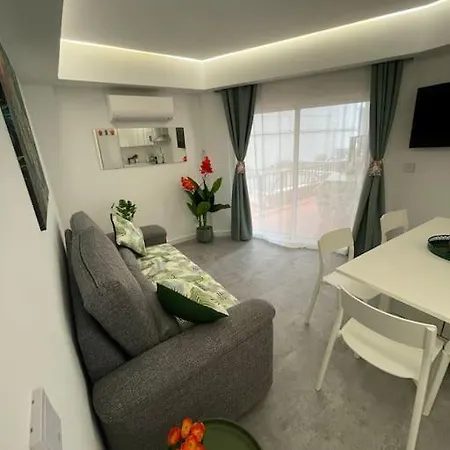 Big Terrace Next To Beach And Old Town Apartment *
